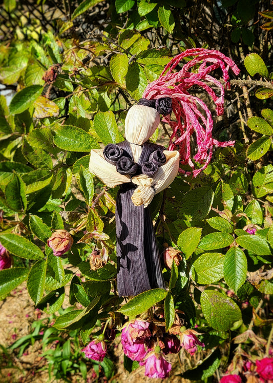 Traditional Indigenous No Face Cornhusk Doll